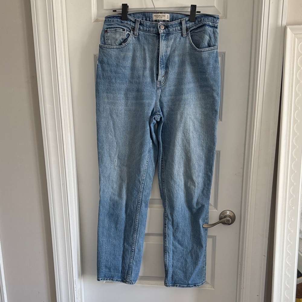 Abercrombie & Fitch Women's Light Blue 90s Straight Curve Love Jeans 31